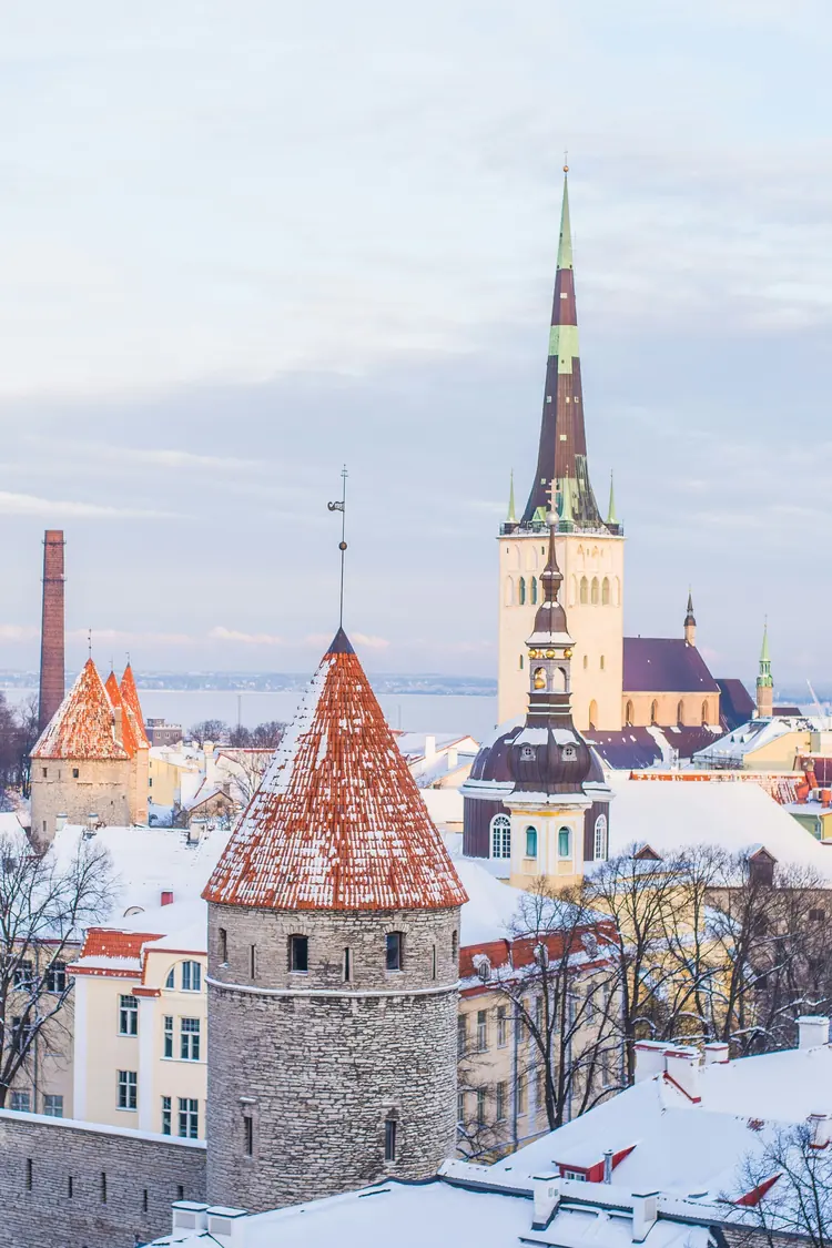 Tallinn eski şehri, karlar altında