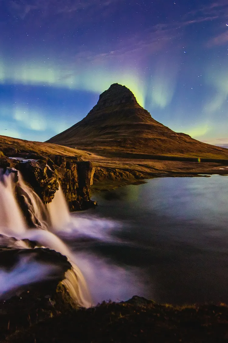 Kirkjufell ve kuzey ışıkları